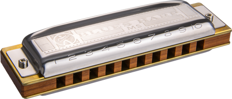 Sure! Please provide the original alt text description you want me to rewrite.