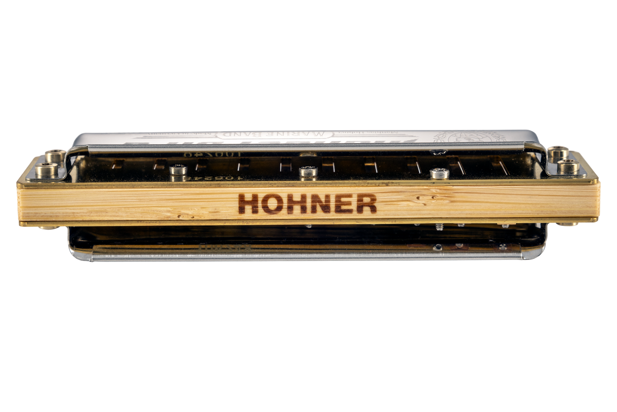 Sure! Please provide the original alt text description you want me to rewrite.