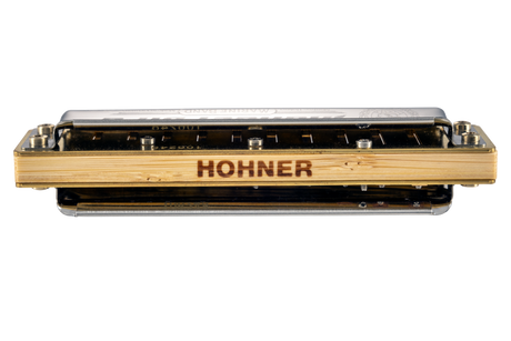 Sure! Please provide the original alt text description you want me to rewrite.